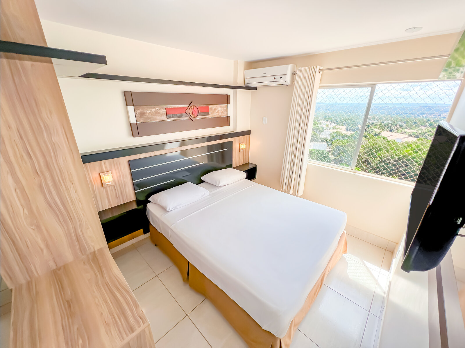Quarto de hotel com cama casal — Império Romano em Caldas Novas Quarto de hotel com cama casal — Império Romano em Caldas Novas