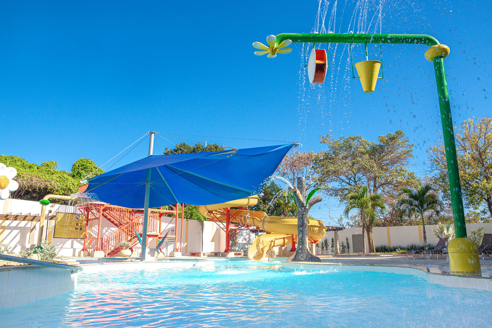 Parque aquático com tobogã e brinquedos — diRoma Resort em Caldas Novas Parque aquático com tobogã e brinquedos — diRoma Resort em Caldas Novas