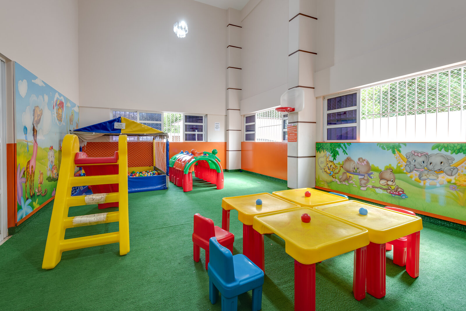 Área kids com brinquedos educacionais — diRoma Exclusive em Caldas Novas Área kids com brinquedos educacionais — diRoma Exclusive em Caldas Novas