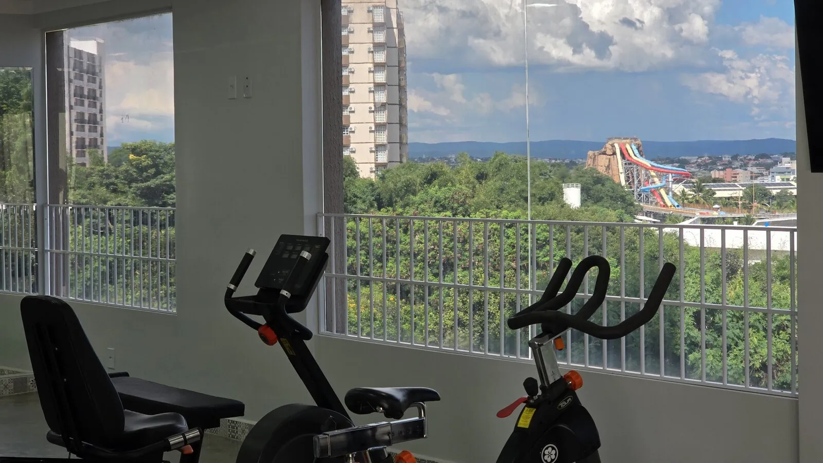 Academia com vista para parque aquático — Piazza diRoma em Caldas Novas Academia com vista para parque aquático — Piazza diRoma em Caldas Novas