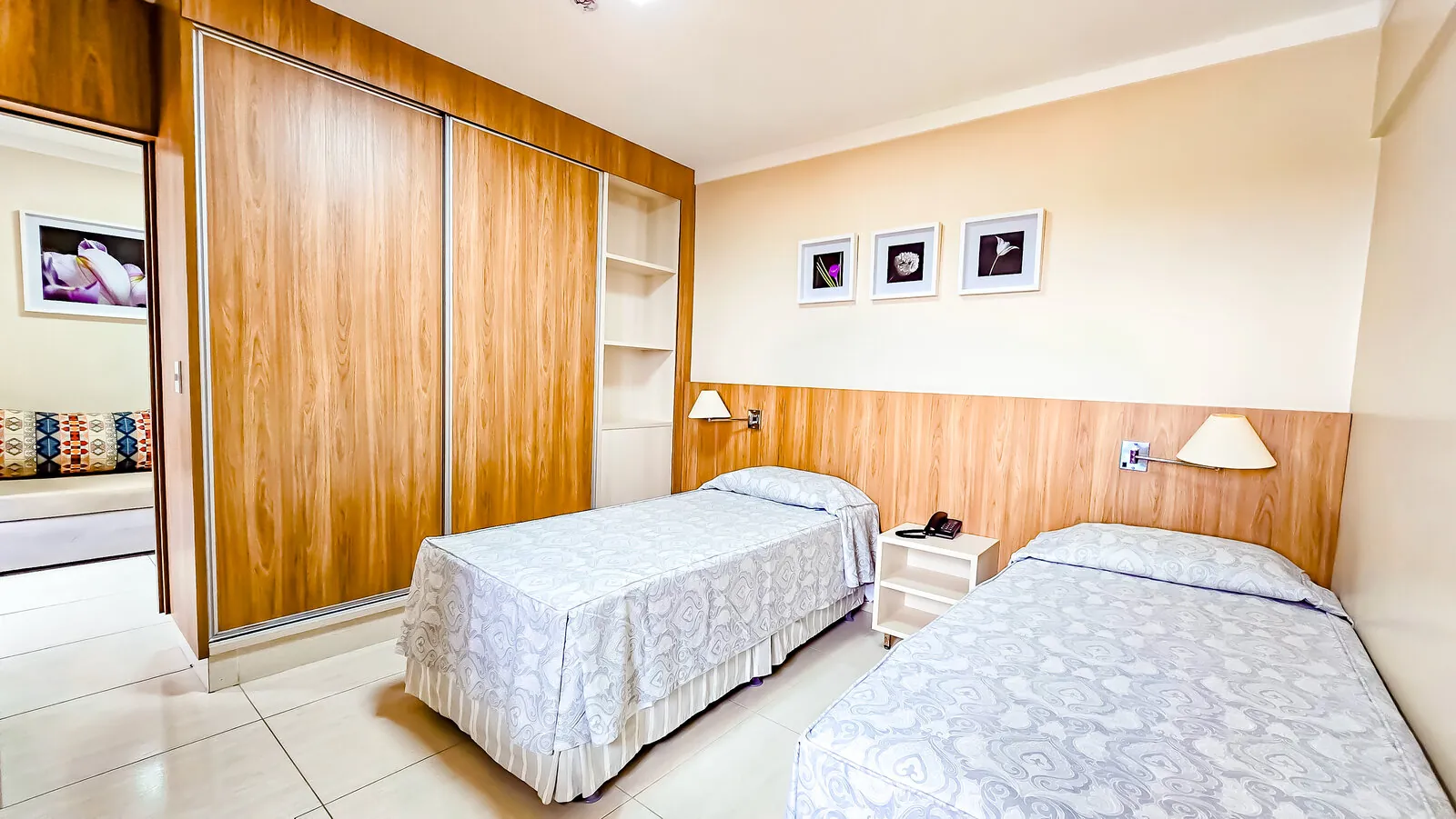 Quarto com duas camas de solteiro — Piazza diRoma em Caldas Novas Quarto com duas camas de solteiro — Piazza diRoma em Caldas Novas