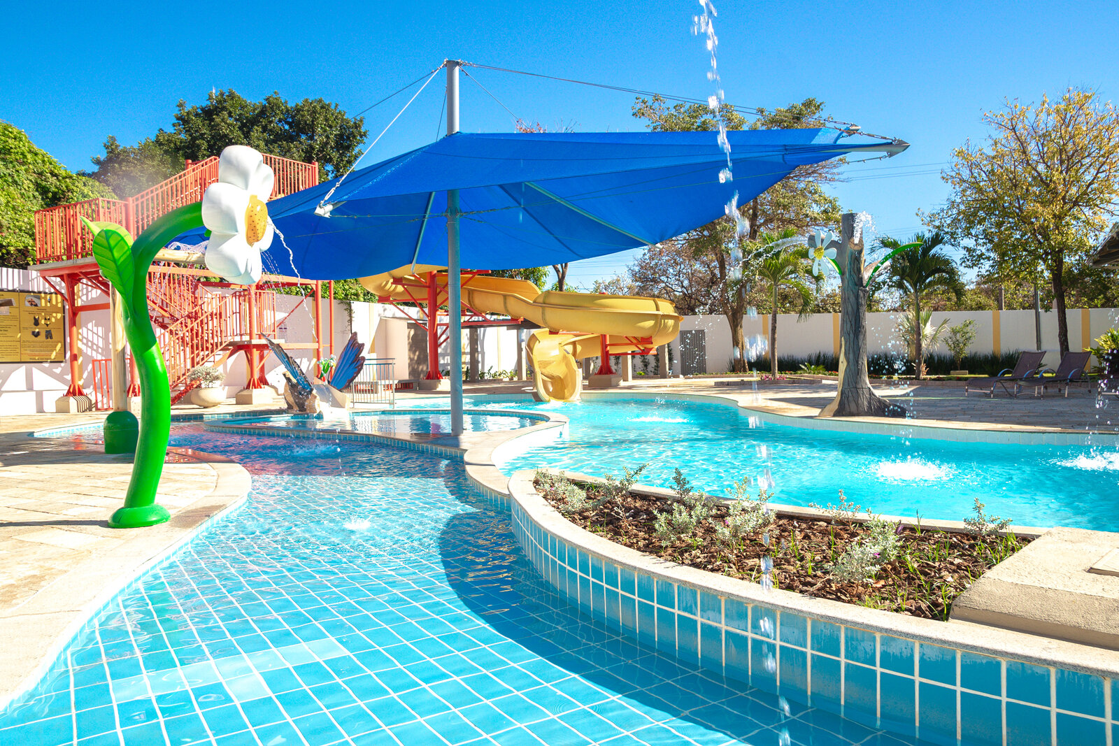Parque aquático infantil com toboágua — diRoma Resort em Caldas Novas Parque aquático infantil com toboágua — diRoma Resort em Caldas Novas