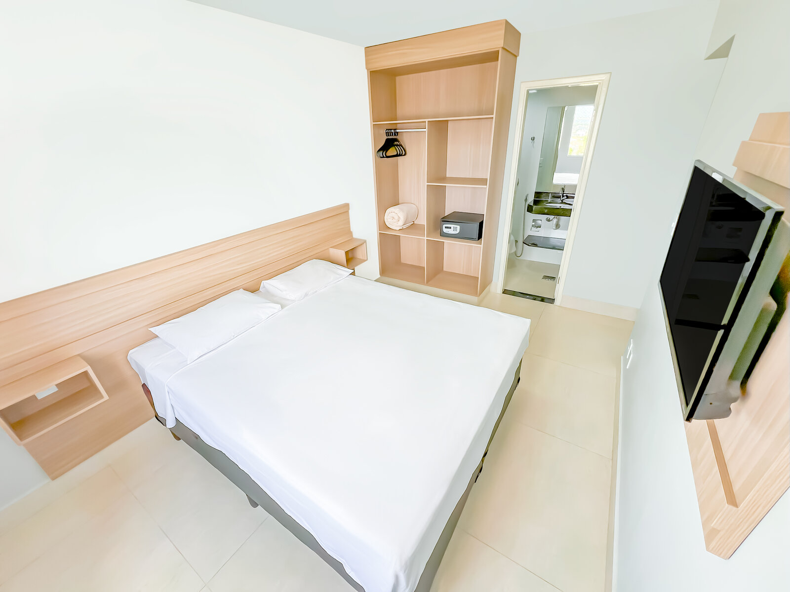 Quarto com cama de casal luxo — Império Romano em Caldas Novas Quarto com cama de casal luxo — Império Romano em Caldas Novas
