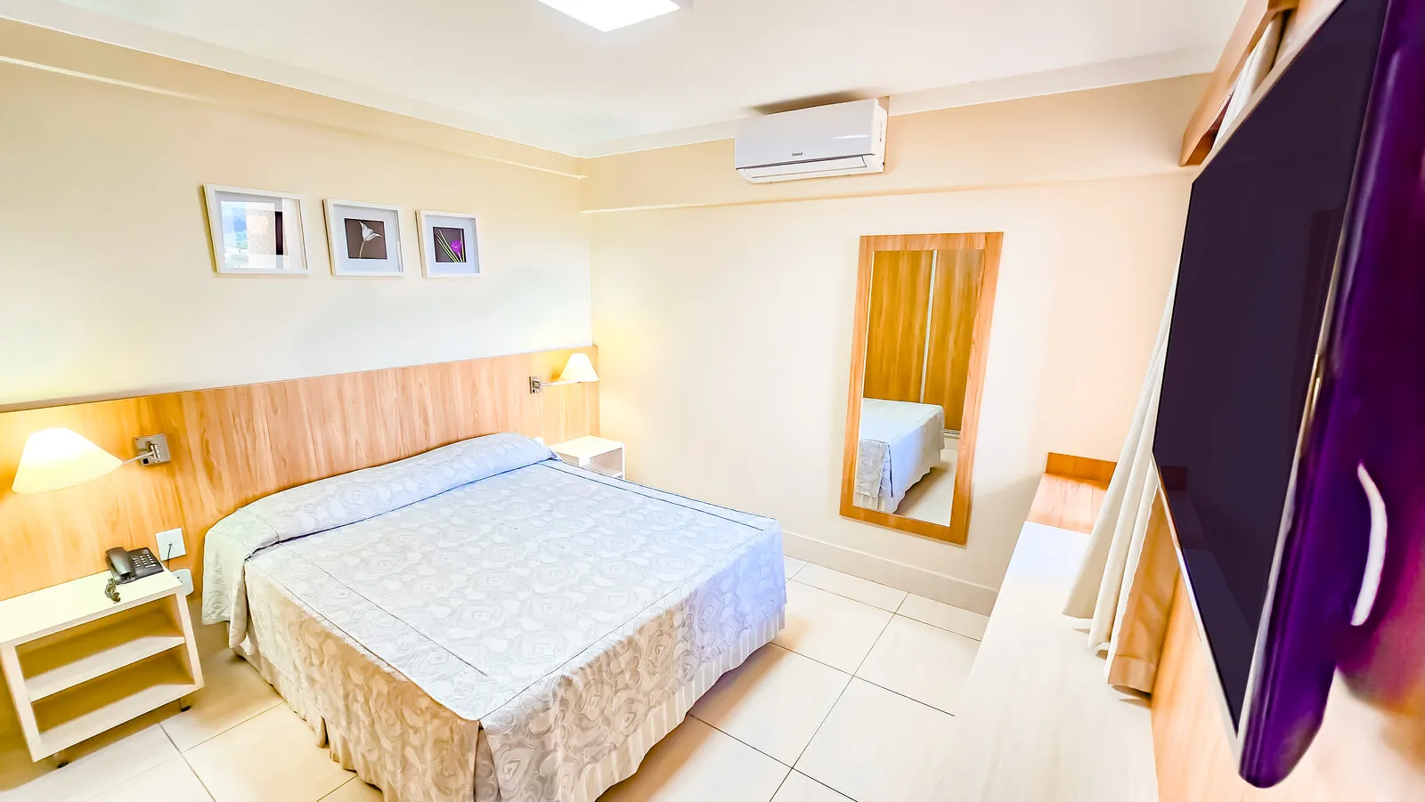 Quarto de hotel com cama casal — Piazza diRoma em Caldas Novas Quarto de hotel com cama casal — Piazza diRoma em Caldas Novas