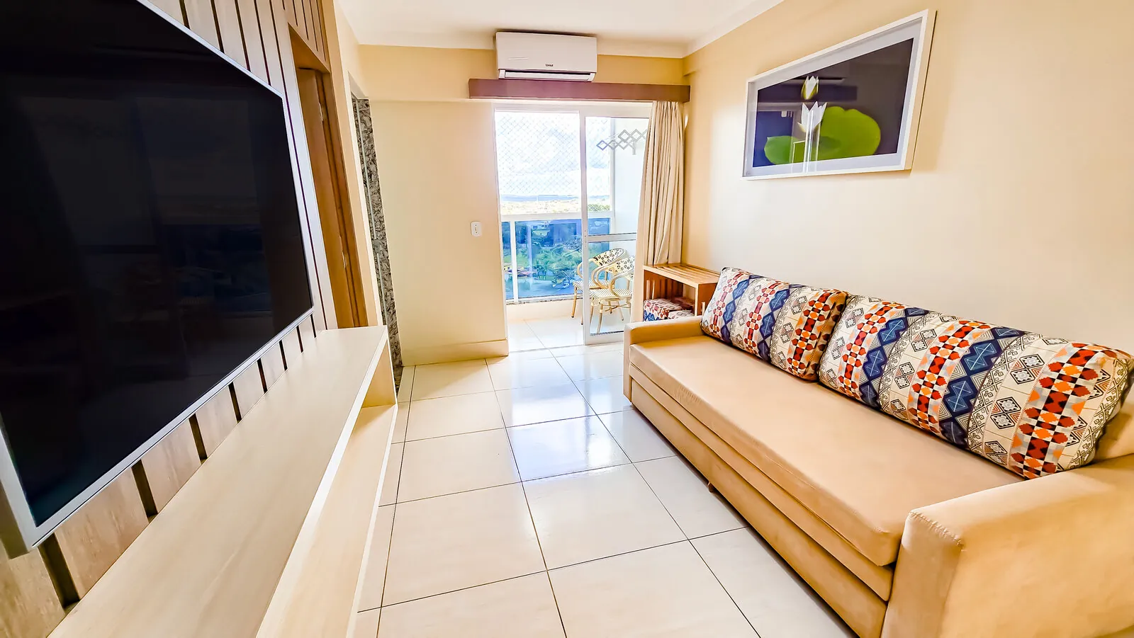 Sala de estar com varanda — Piazza diRoma em Caldas Novas Sala de estar com varanda — Piazza diRoma em Caldas Novas