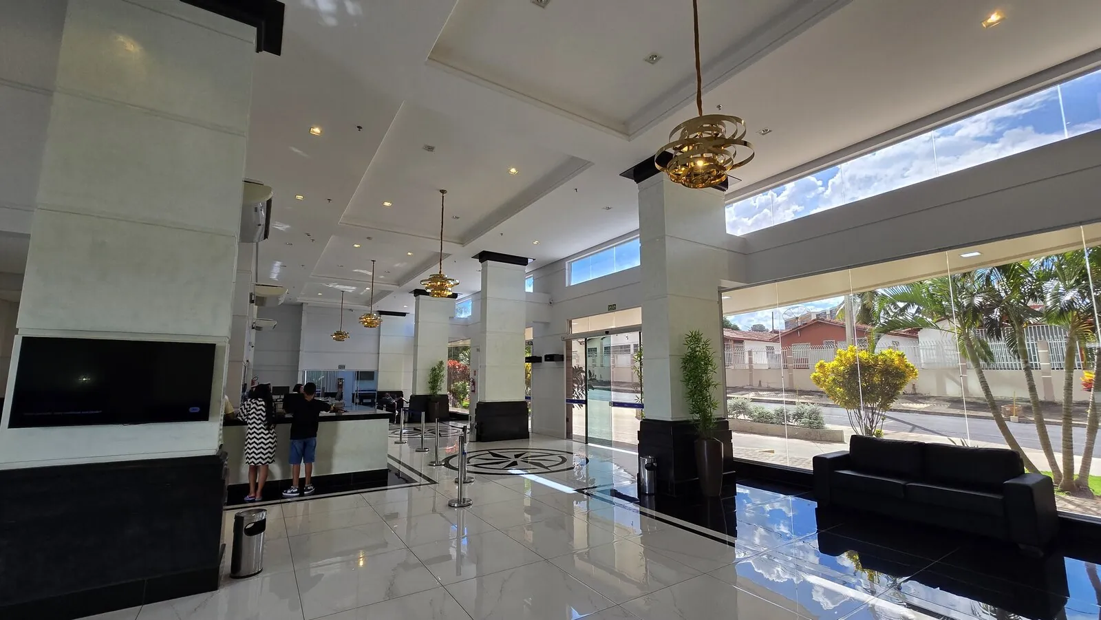 Recepção e lobby do hotel — Piazza diRoma em Caldas Novas Recepção e lobby do hotel — Piazza diRoma em Caldas Novas